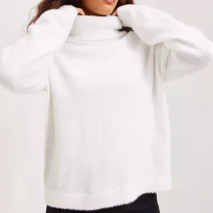 Stickad tröja  - Jätte mjuk, som ny, så varm o skön!  Nypris runt 400 säljer för 280🩷🩷