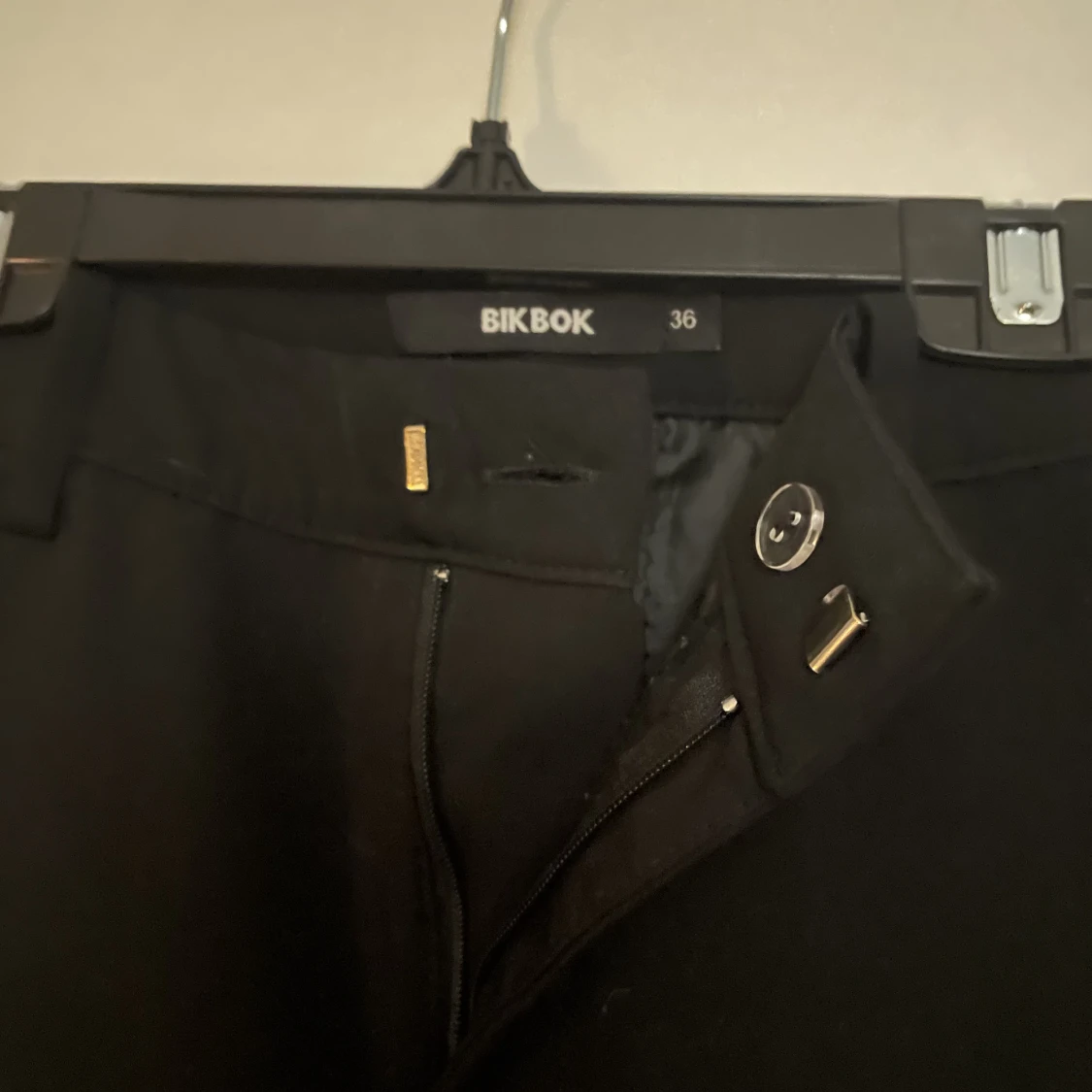 Klassiska Bik Bok kostymbyxor - 90