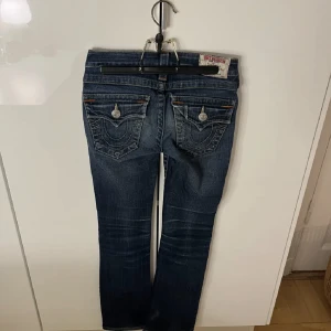 True religion jeans - Köpte här på plick men dom var för små:( Dom är i nyskick💕 (inte mina bilder)