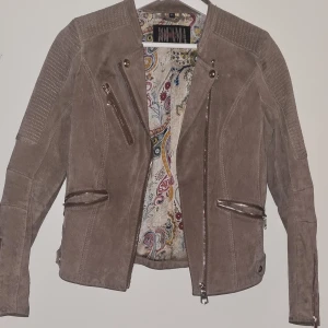 Jofama jacka by Kenza  - Köptes för några år sedan, kom tyvärr inte till användning och nu för liten för mig. 