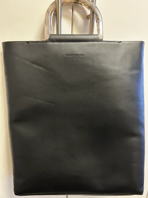 Carin wester väska - En helt ny carin wester handväska med dustbag och axelband. Gott om utrymme.  Kommer från rök och djurfritt hem. 