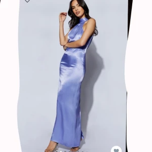 Jätte fin balklänning! - Jätte fin långklänning från Meshki! Perfekt till bal. Storlek XS och jätte bra skick! Bara använd en gång. Är ca 166 cm lång och den sitter bra i längden på mig! Skriv för frågor! Original pris: 1400kr