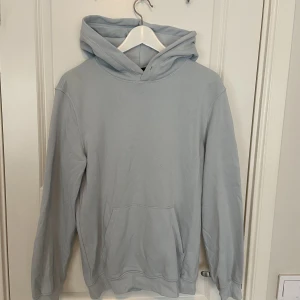 Ljusblå hoddie  - Fin ljusblå hoddie från hm, används inte längre!❤️