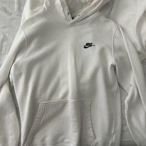 nike hoodie - säljer min nike hoodie som inte kommer till användning alls!💕hör av er vid frågor!💕💕