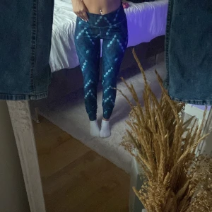 Träningsbyxor  - Säljer ett par träningsbyxor ifrån Nike❤️ storlek 34