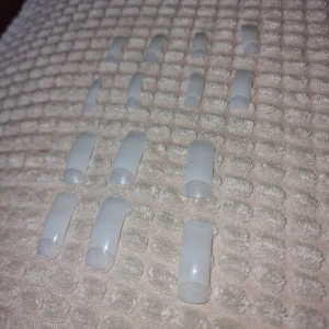 Lösnaglar tippar - Finns ett par av varje storlek🦋 Nagelfil och lite fler naglar medföljer