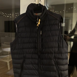 Parajumper väst  - Bra skick  Storlek S 