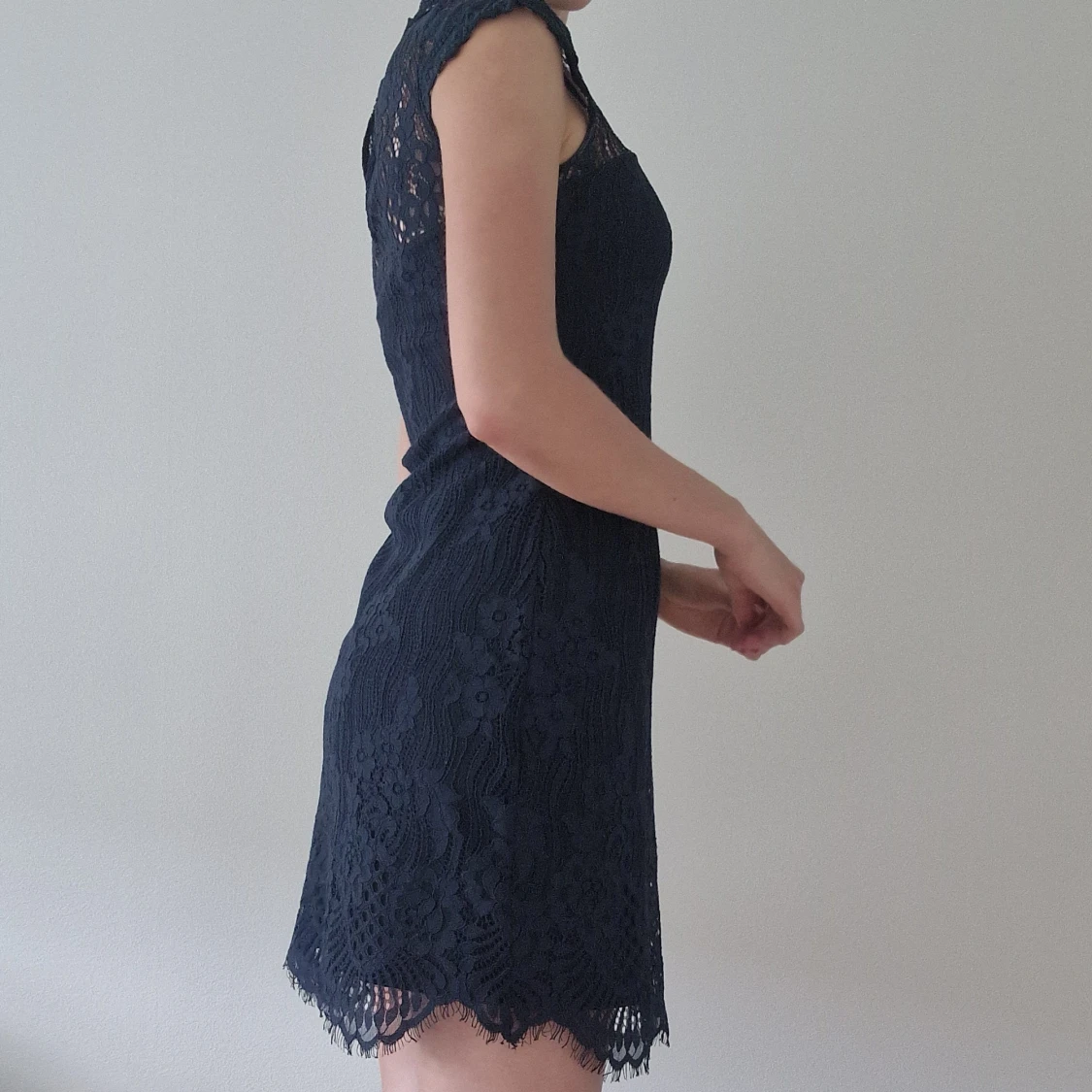 Marinblå spets klänning - 90
