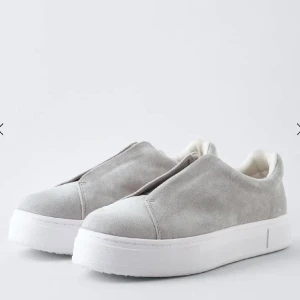 eytys doja - skor som har kommit till bra användning därav priset