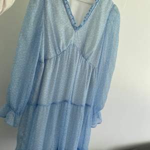 blå somrig klänning