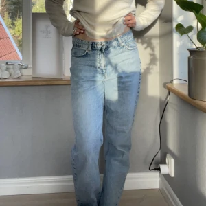 Blå jeans - Midwaist jeans. Dem är andvända få tal gånger ❤️ skriv för frågor