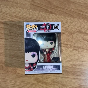 Elvira diamond collection - Pop icons figure av den kända goth kvinnan vi alla älskar (Elvira the mistress of the dark)