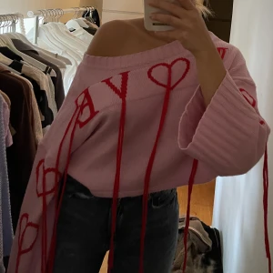 Stickad tröja  - Stickad tröja med detaljer ❤️