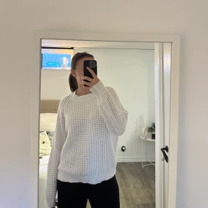 stickad tröja - Vit stickad tröja från lager 157