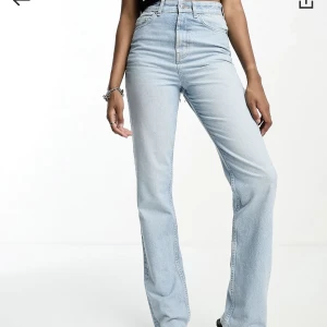 Jeans  - Aldrig använda lappen kvar, säljer då jag ej använda det