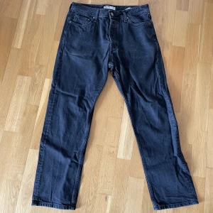 Svarta jeans  - Svarta jeans från Jack & Jones i bra skick! 