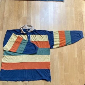 Långärmad färgad tröja  - FHC Chaps by Hec Fine Casuals. Kan frakta om köparen står för frakt, skön passform, inga hål eller stora märken. 