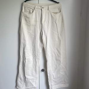 Skitsnygga jeans från Shein, strl L. Passar en S-M, därav att jag säljer de då de är för små. Har haft ett annat par innan som passade perfekt och de är så fina!! 