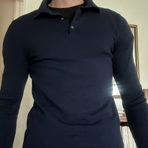 Piké John henric - En lång ärmar piké från John henric. Ny pris: 899. Den är i strl S och är smal i passformen