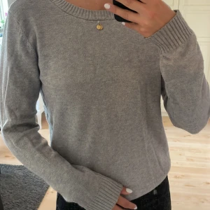 Stickad tröja  - Grå söt stickad tröja😊