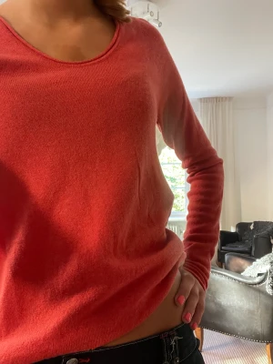 Karsmir tröja - En super fin karsmir tröja i en orange/röd färg i storlek S ifrån Marc o’polo (köparen står för frakt)🥰🥰