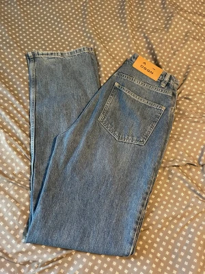Blå a-dsgn jeans  - Blå a-dsgn jeans i storlek medium. Sparsamt använda och sitter superbra. 