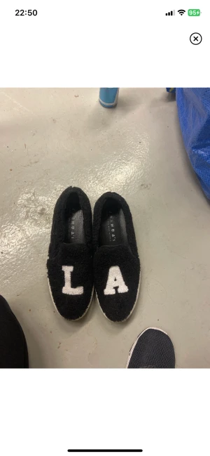 Joshua Sanders skor - Så fina skor i storlek 39 som köptes väldigt dyr för några år sedan, nypris ca 3000 kr. I fint skick trots använda och säljer billigt då jag flyttar pga studier.