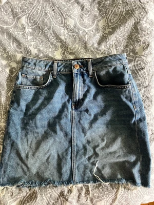 Denimkjol - I superfint skick! Knappt använd 🩷