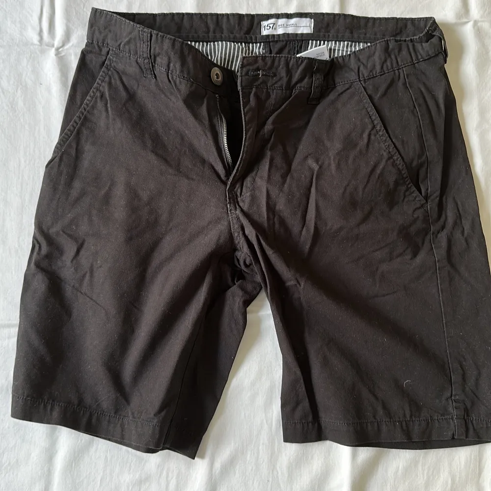 Svarta chino shorts knappt använda från lager 157. Shorts.