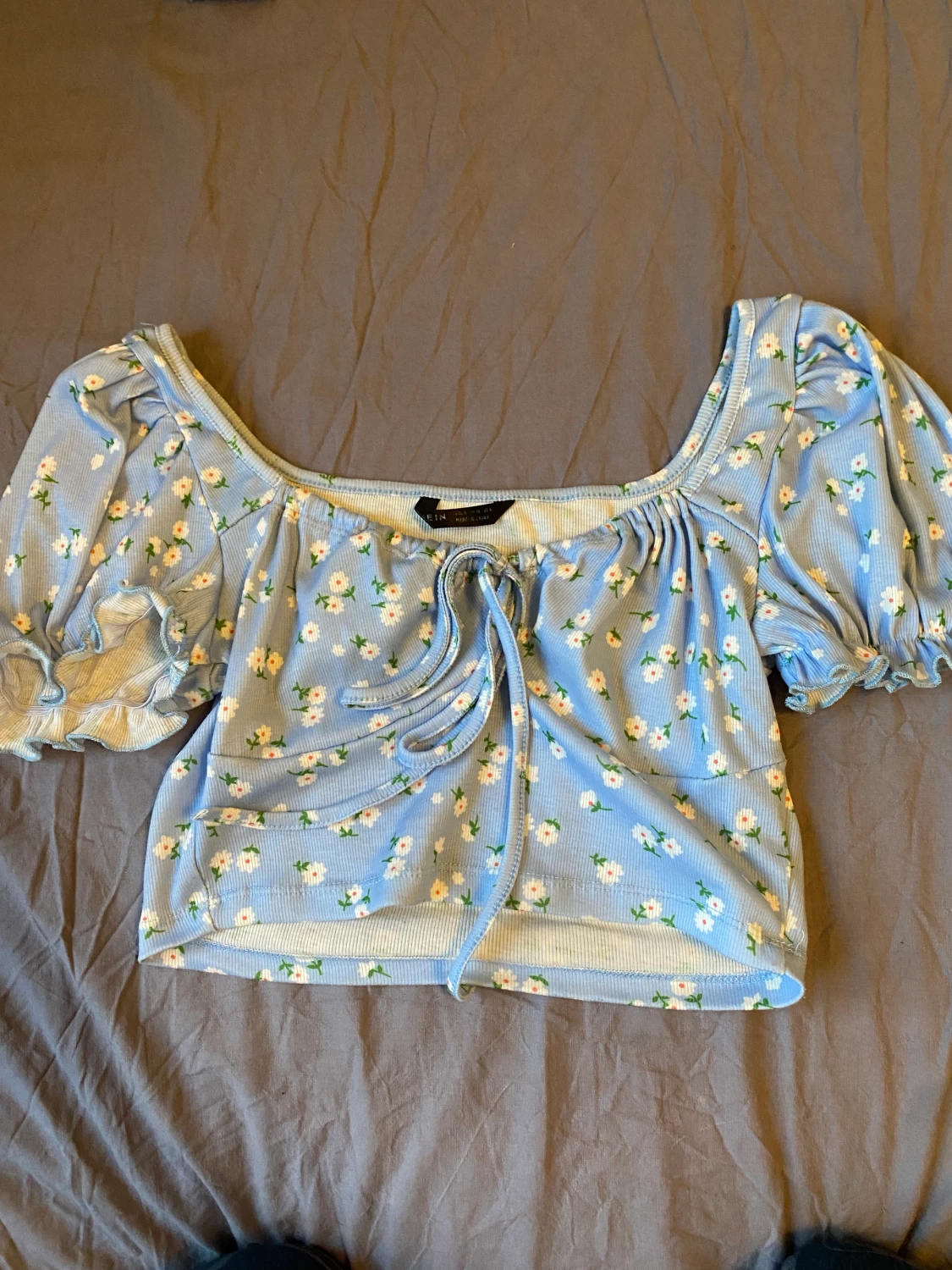 Blå blommig tröja 