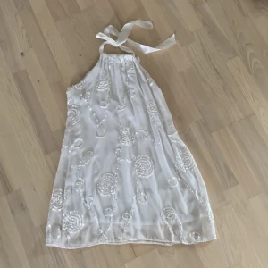 Kort sommar klänning  - Vit kort sommar kläning