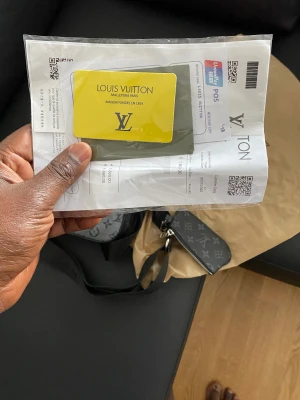 Loui vuitton messenger bag - Helt ny äkta Lv trio bag
