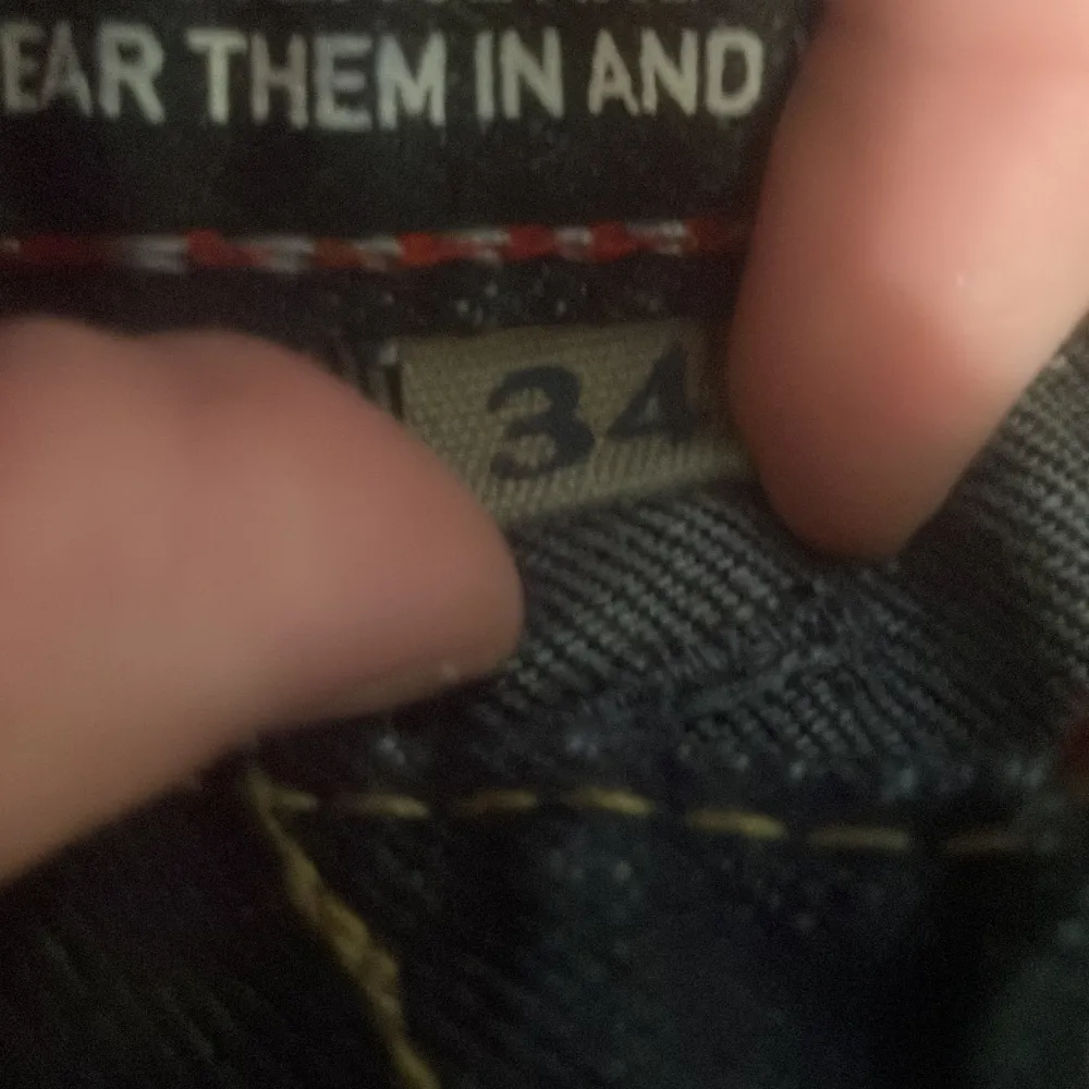 Har ett par blend jeans i storlek 34 som är för små nu. Köpte för 499/599. Använd några gånger men inte mer. Är i bra skick. Ser ut som lite bootcut.. Jeans & Byxor.