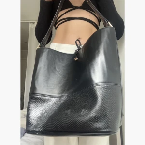 Väska - Såå himla snygg väska i bra skick!🖤🌟