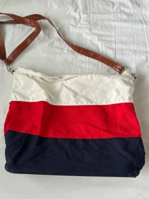 Väska - Stor väska, perfekt till stranden etc💜