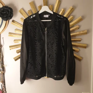 tunn jacka - tunnare jacka/kofta från Kaffe.  Aldrig använts 