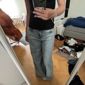 Baggy jeans - Säljer dessa coola stora jeans från asos som används fåtal gånger😁Pris kan diskuteras 