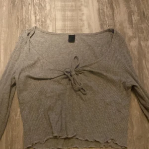 Tröja - Jätte fin tröja från shein i storlek S, använder ej då den inte riktigt va min stil. Pris kan diskuteras 