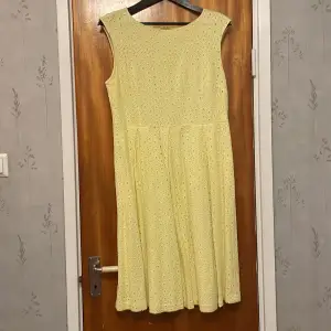 Fin sommar klänning från MQ 