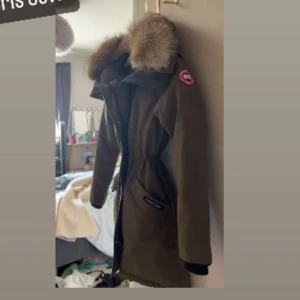 Canada goose jacka  - bara använd under en vinter, precis som helt ny 
