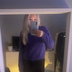 Stickad tröja - Super fin blå/lila tröja, lapparna är bortklippta och kommer ej ihåg vart jag köpt den💗