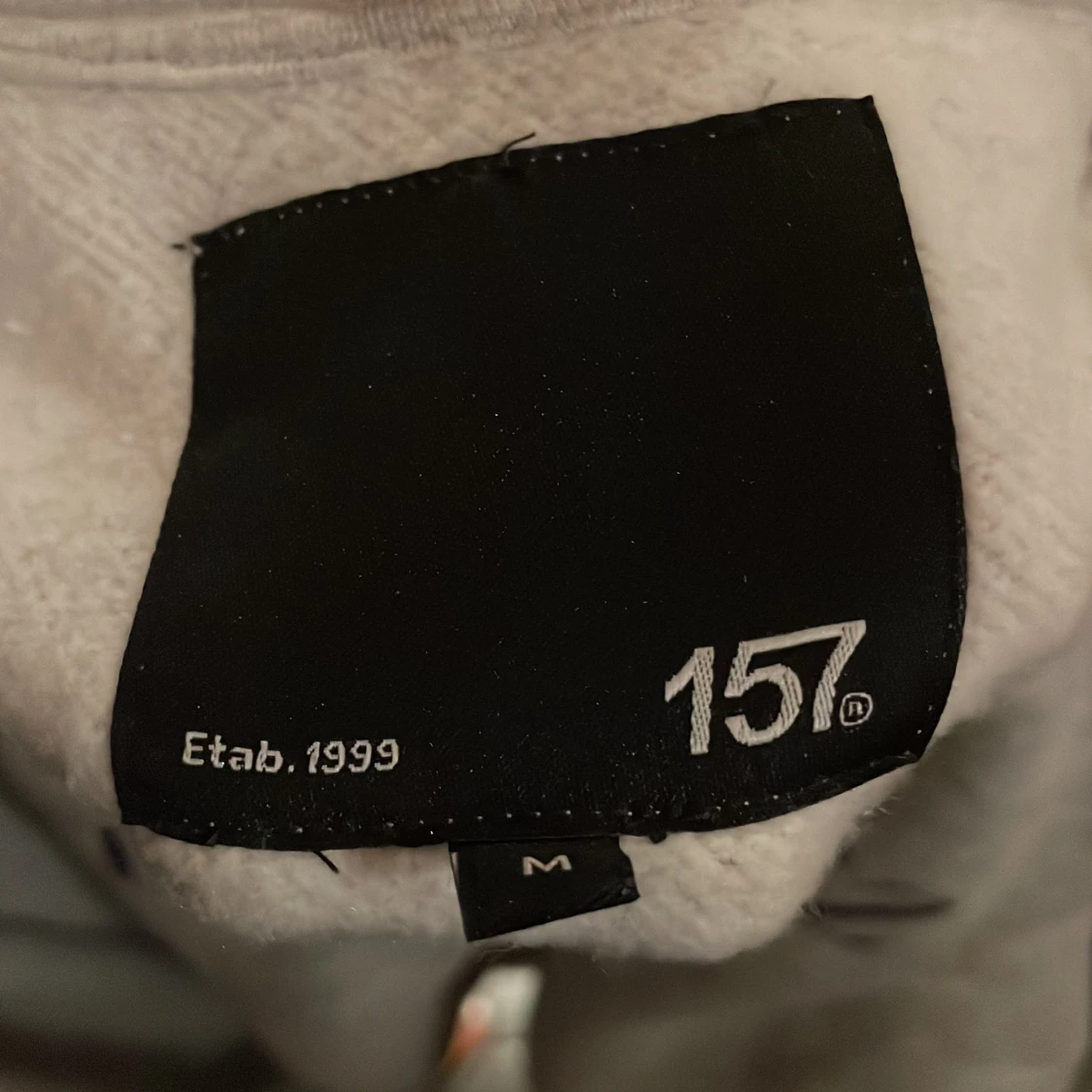 Grå tjocktröja  - 91