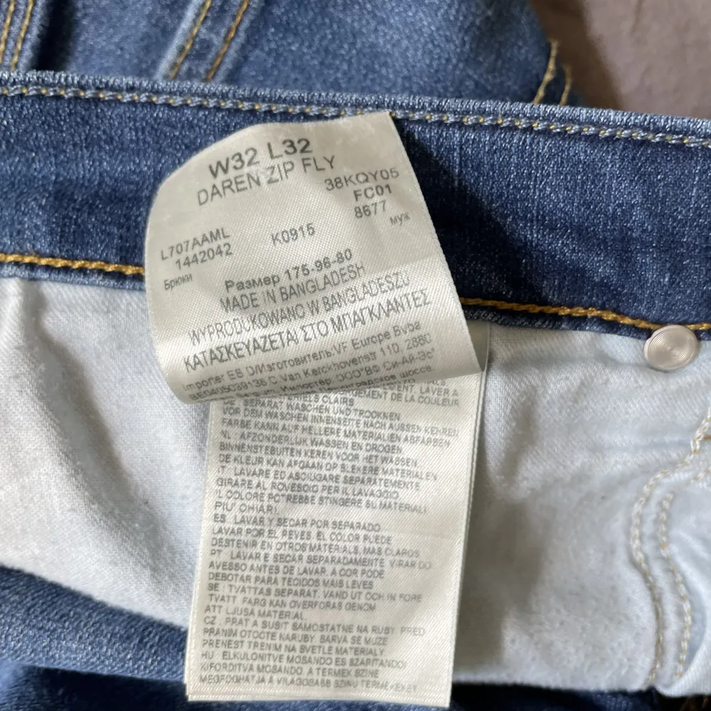 Lee Daren zi fly jeans. Använt par ggr, säljer pga fel storlek.. Jeans & Byxor.