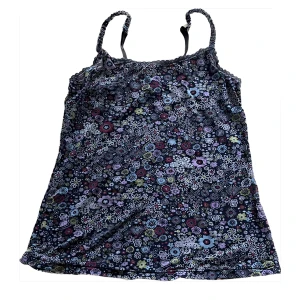 Blommig topp 💐 - Supersöt blommig mesh topp!🌸perfekt till sommaren!❣️