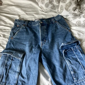 Jeans shorts - Ritkigt soft jeans från weekday har för mig köpte dom för 480, riktigt sköna feta jeans sitter baggy skön passform lite heavy dock men går att stylea me allt