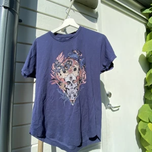 Intressekoll på min jätte fina Zadig t-shirt  - Jätte bra sick🪩❤️ säljer pga att den är för stor för mig😢❤️ hör av er vid frågor eller mer bilder eller bara om du är intresserad ❤️startar budgivning om många är intresserade   Kan byta mot nåt annat❤️ ⚠️tryck inte på köp nu⚠️