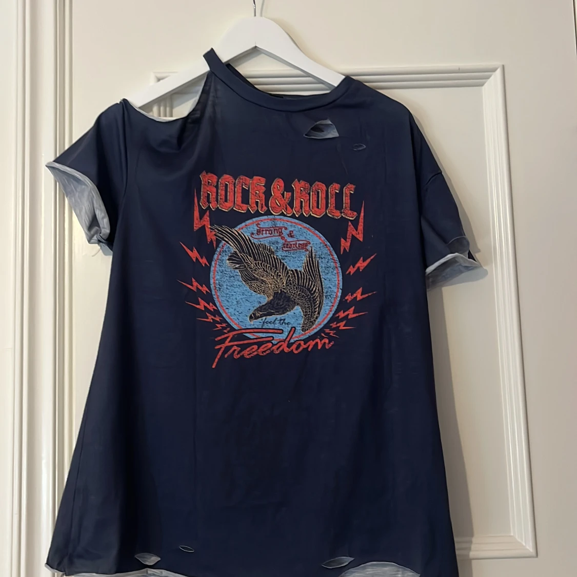 Off-shoulder t-shirt