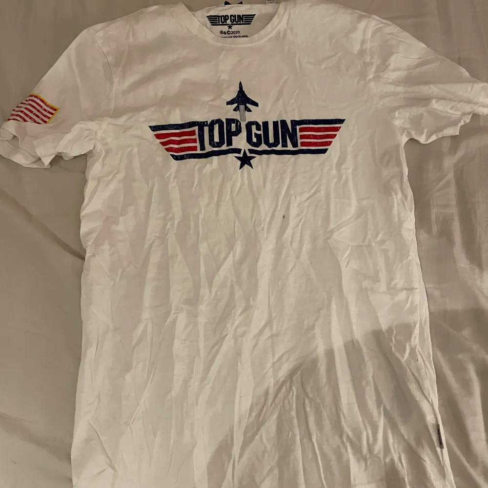 Top Gun T-shirt i bra skick aldrig använd storlek s. T-shirts.