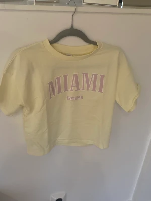 Miami tröja  - Säljer Miami tröja som du kan ta till Miami😜simpel tröja för alla 
