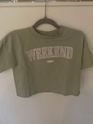 Säljer min weekend tröja som du kan ha med på weekend shopping kanske😊😉